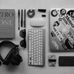 laptop-desk-computer-mobile-book-black-and-white-1076276-pxhere.com